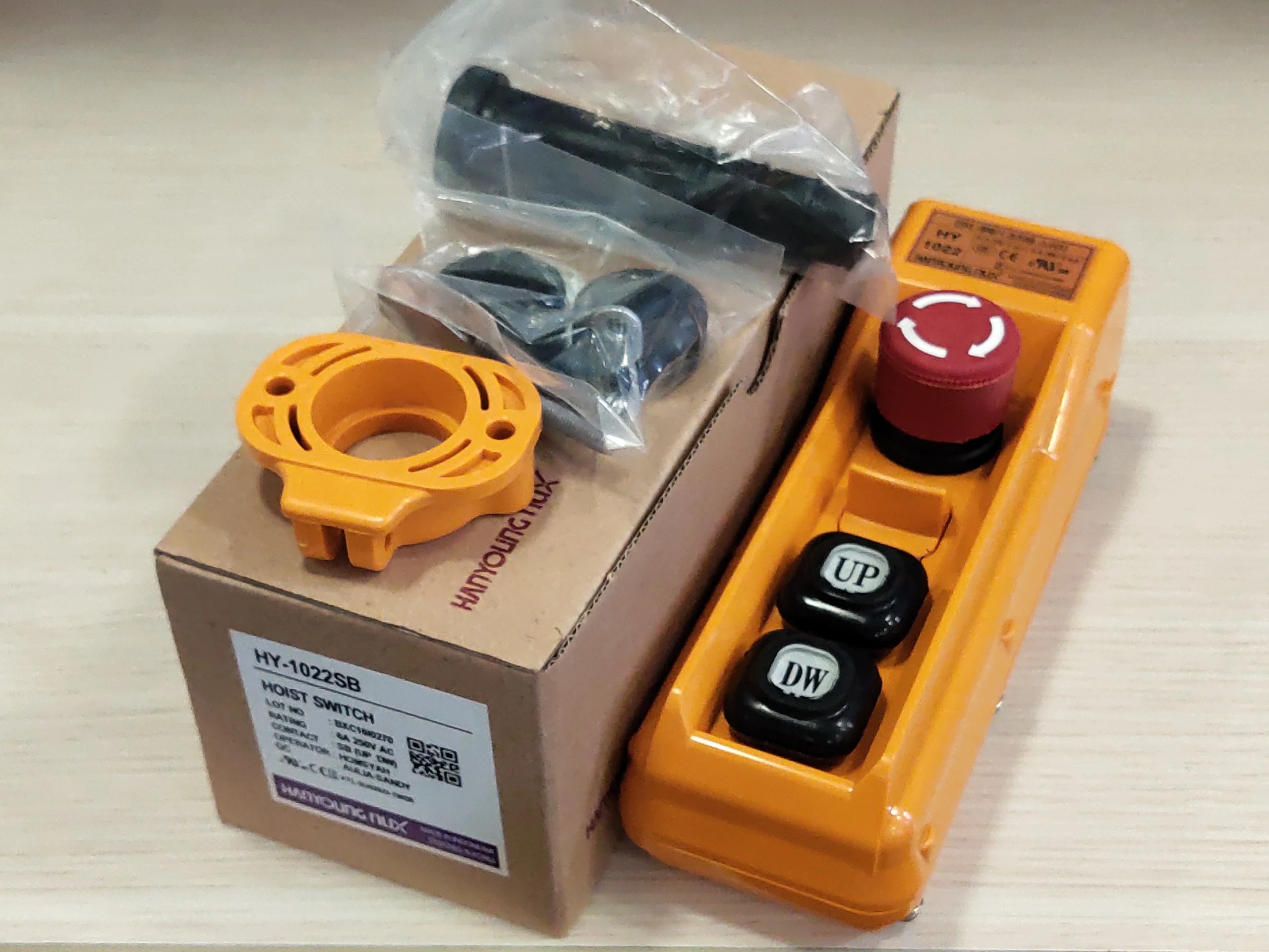 TAY KHIỂN 2 NÚT THƯỜNG CÓ DỪNG KHẨN HY-1022SB