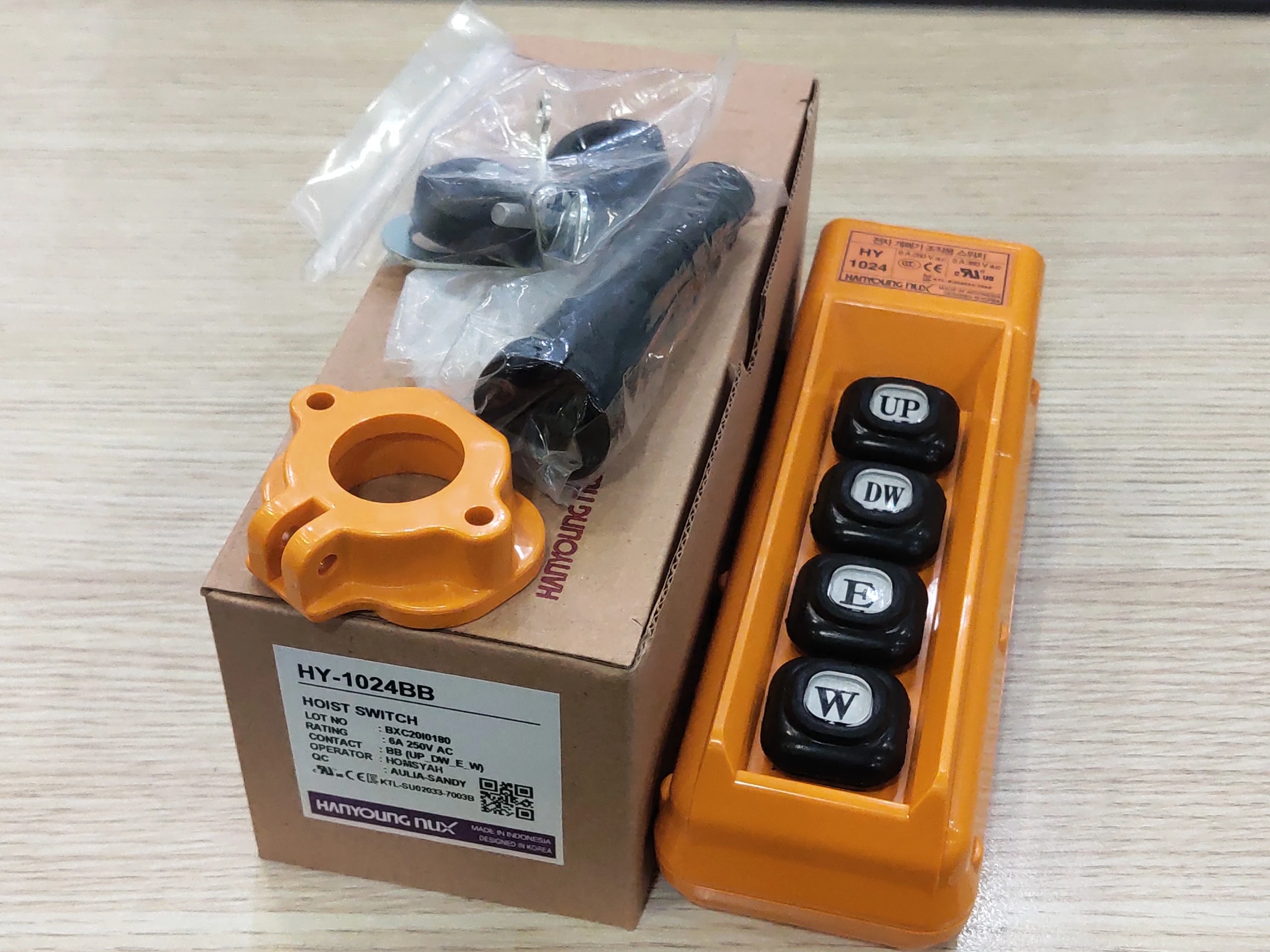 TAY KHIỂN 4 NÚT KHÔNG CÓ DỪNG KHẨN HY-1024BB